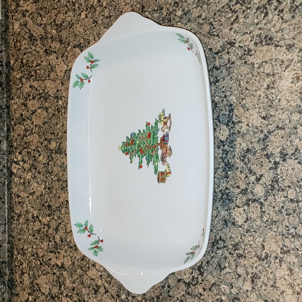 Fairwinds Christmas Casserole Dish